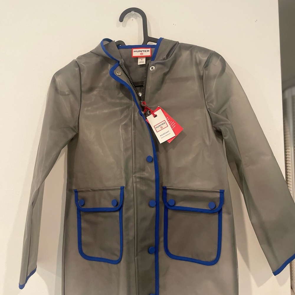Hunter charcoal Raincoat with Blue Accents